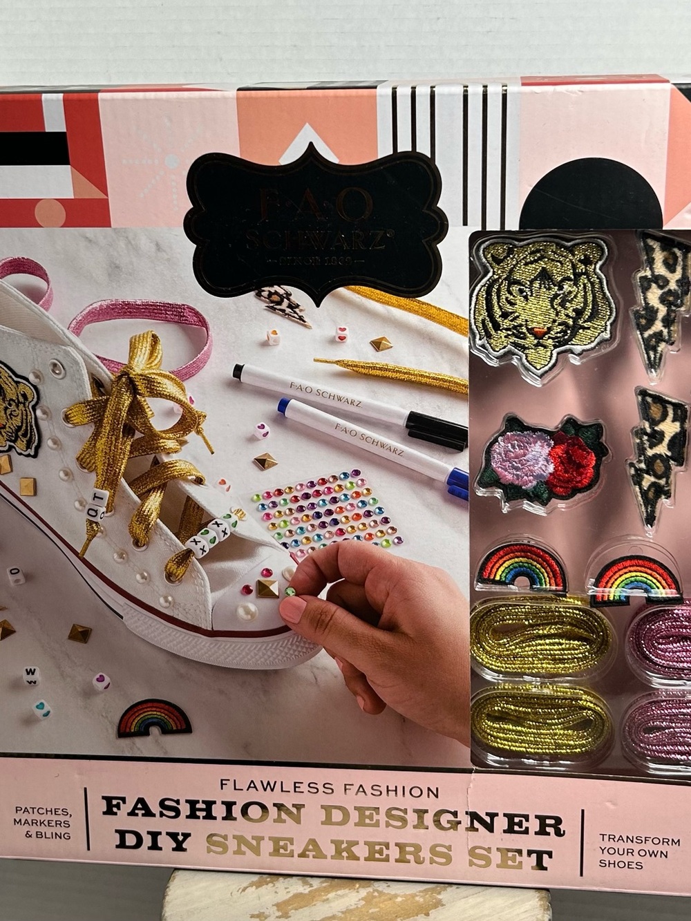 FAO Schwarz Fashion Designer DIY Sneakers Set 198 Pc NWT Craft Kit Gift Boxed